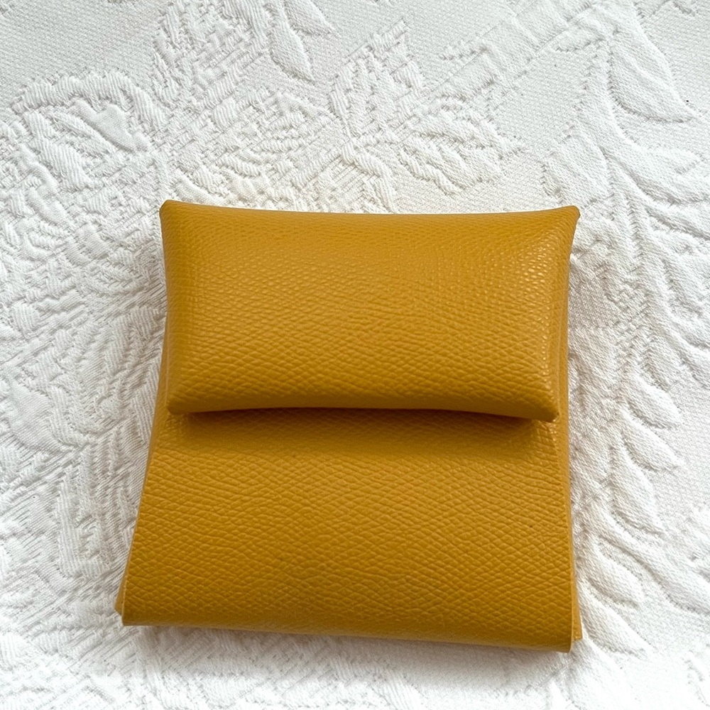 Coin wallet or key holder